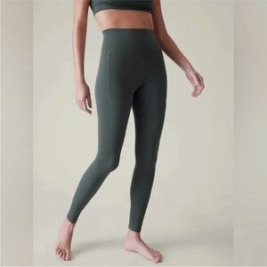 Athleta Salutation Stash High Rise 7/8 Legging